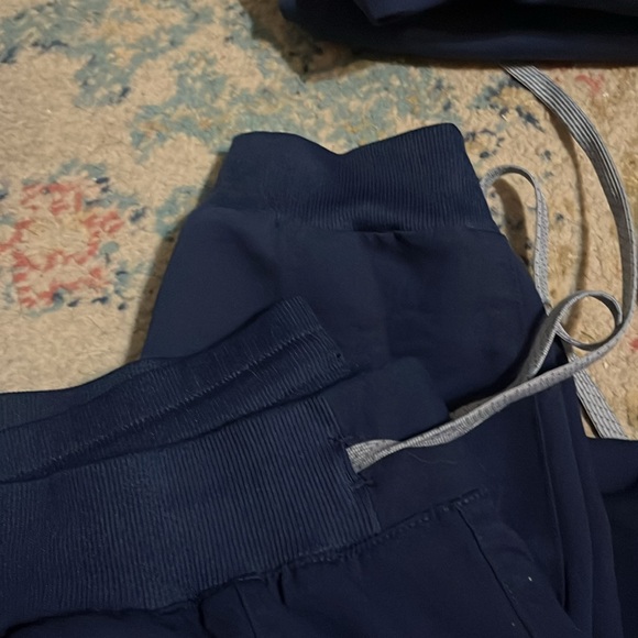 Navy nursing scrubs three pairs m/l fabletics Dolan healing hands - Picture 3 of 7